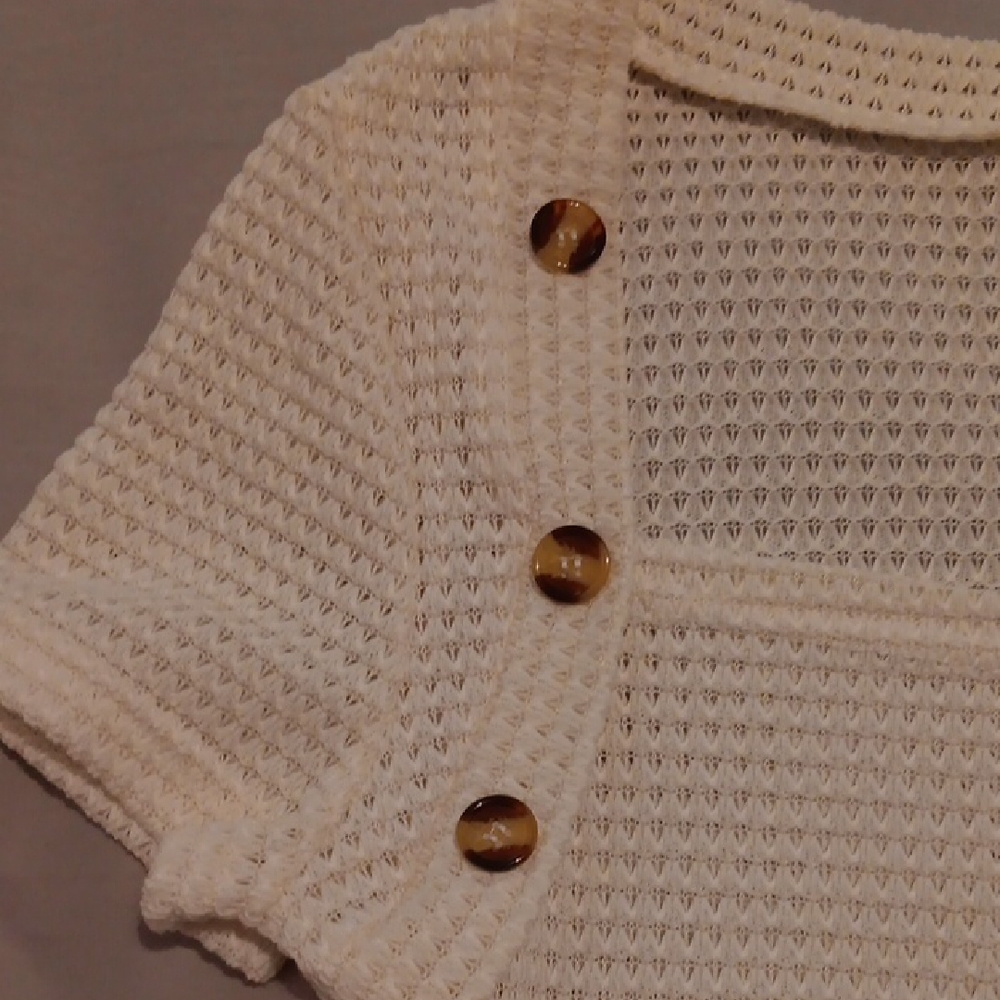 Stylish Cream Knit Cardigan with Button Accents - Picture 4 of 7